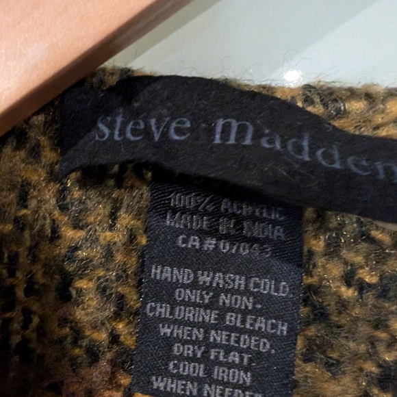 Cozy Steve Madden Shawl/Wrap - Picture 2 of 2